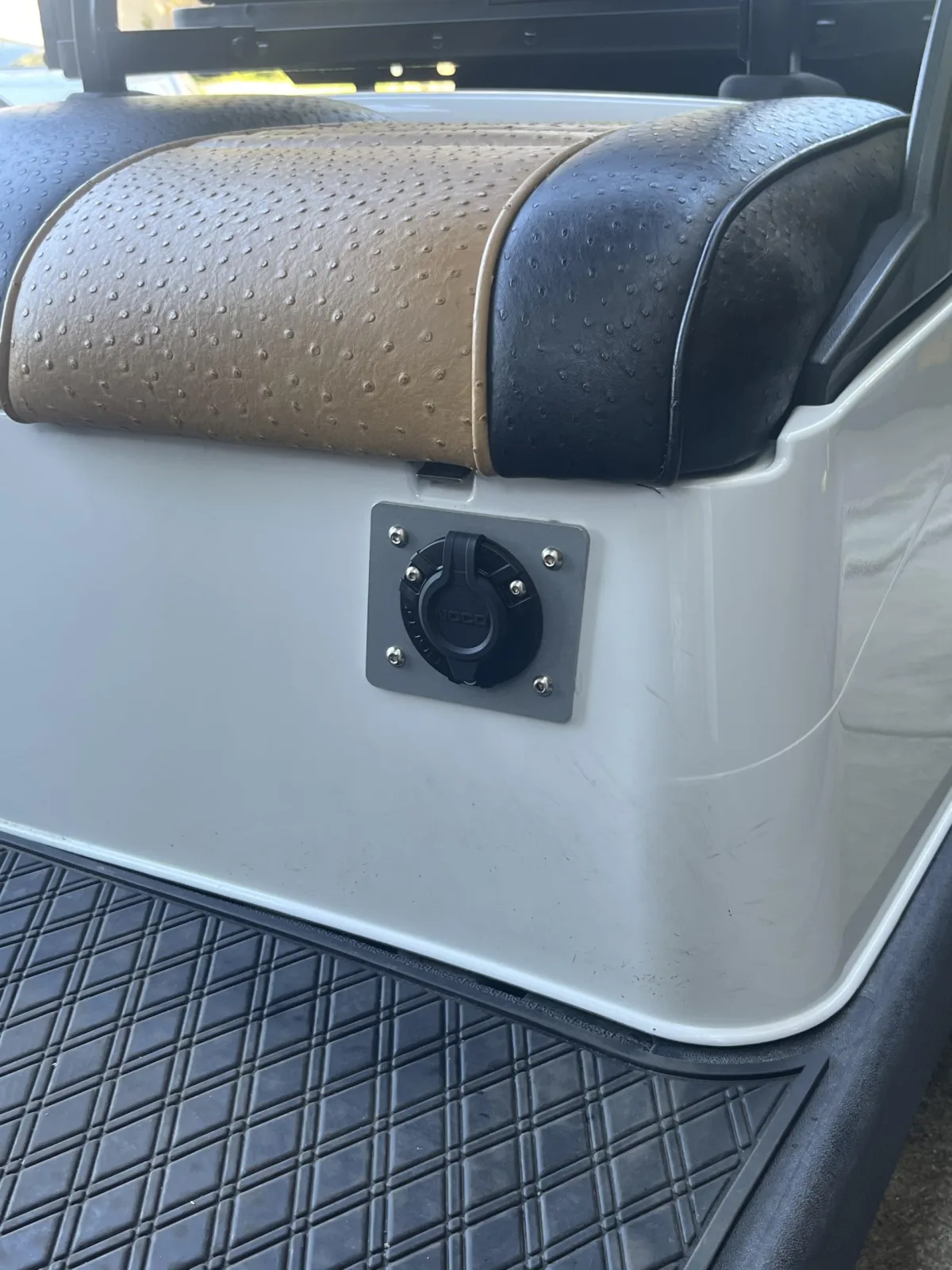 E-Z-GO TXT/RXV Charger Port Adapter Plate image 3