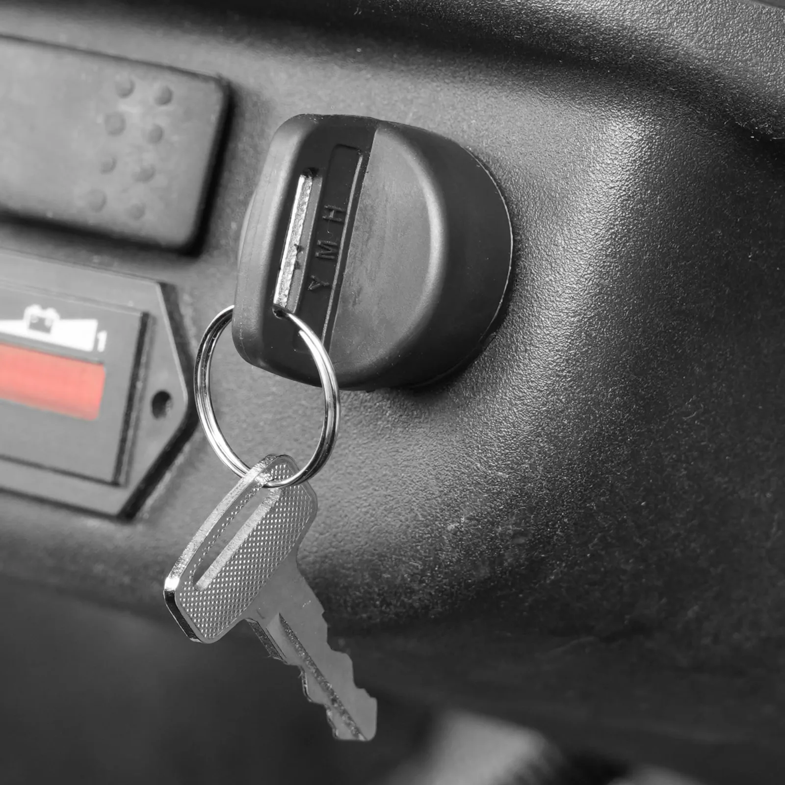 10L0L Ignition Key Switch for Yamaha G22, G29 Drive & Drive2 image 3