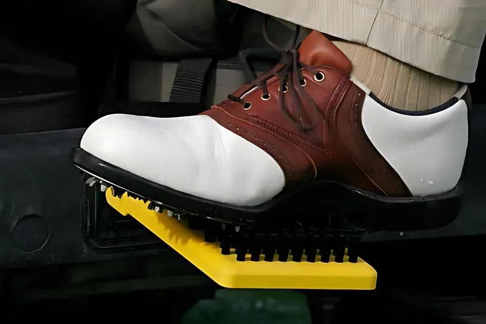 Club Clean Spike Swipe Golf Cart Shoe Brush 811044004004 image 2