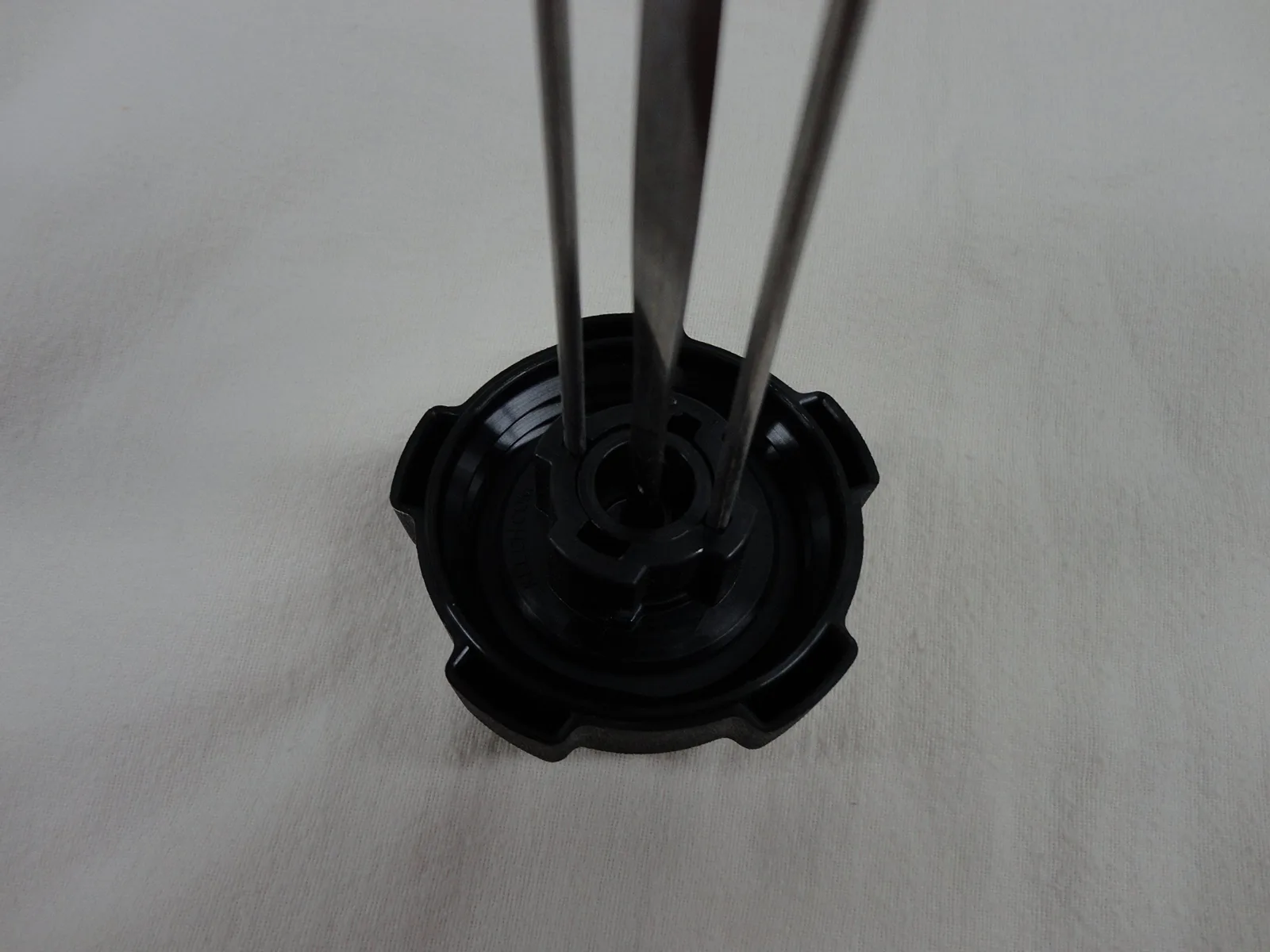 Kelch 7J203933 Gauged Gas Cap for Club Car Precedent image 3